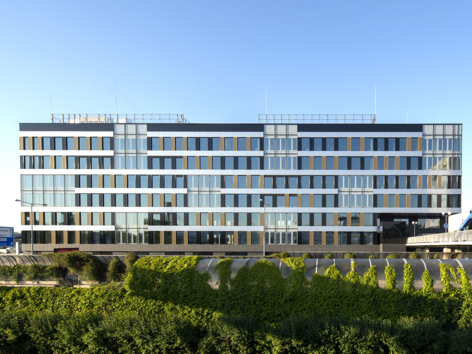 Why is Einpark Offices the greenest building in Slovakia