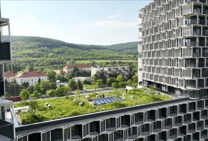 V bratislavském Novém Městě přibyly stovky bytů a zajímavých veřejných prostranství - Bratislava - 6. února 2023 - Bytový projekt GUTHAUS na Račianské ulici v Bratislavě je dokončen a připraven přivítat majitele nových bytů. Ti, stejně jako obyvatelé okolních lokalit, se mohou těšit na velkorysé veřejné prostory a řadu zařízení a služeb, které v této oblasti dosud chyběly. Celý komplex, který vznikl na místě brownfieldu po bývalé parketárně, je od 1. února otevřen veřejnosti.